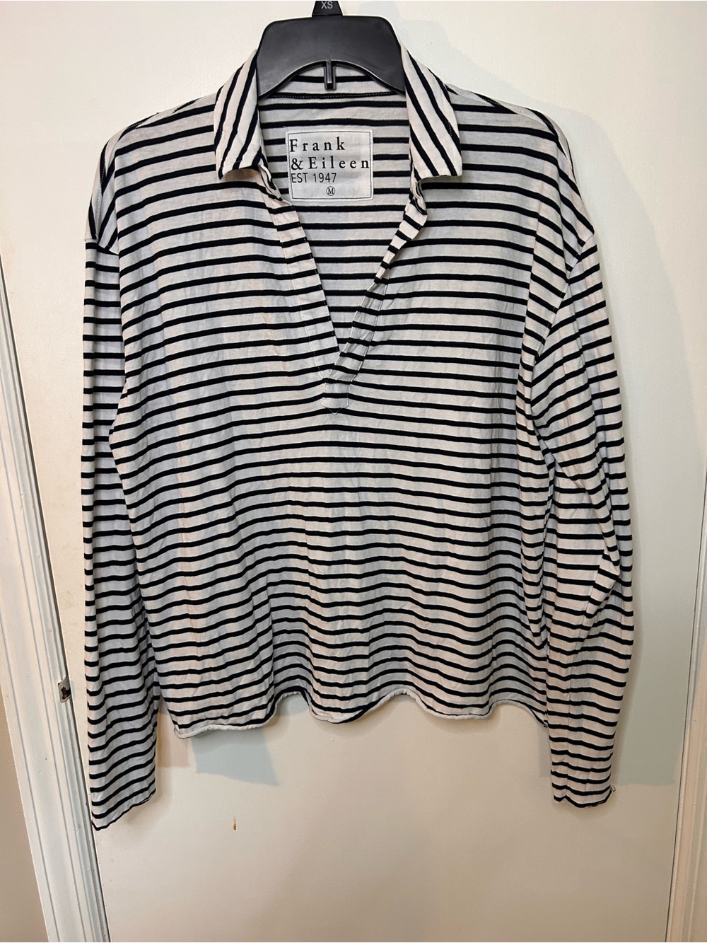 FRANK & EILEEN BLACK AND WHITE STRIPED PULLOVER HENLEY SIZE MEDIUM